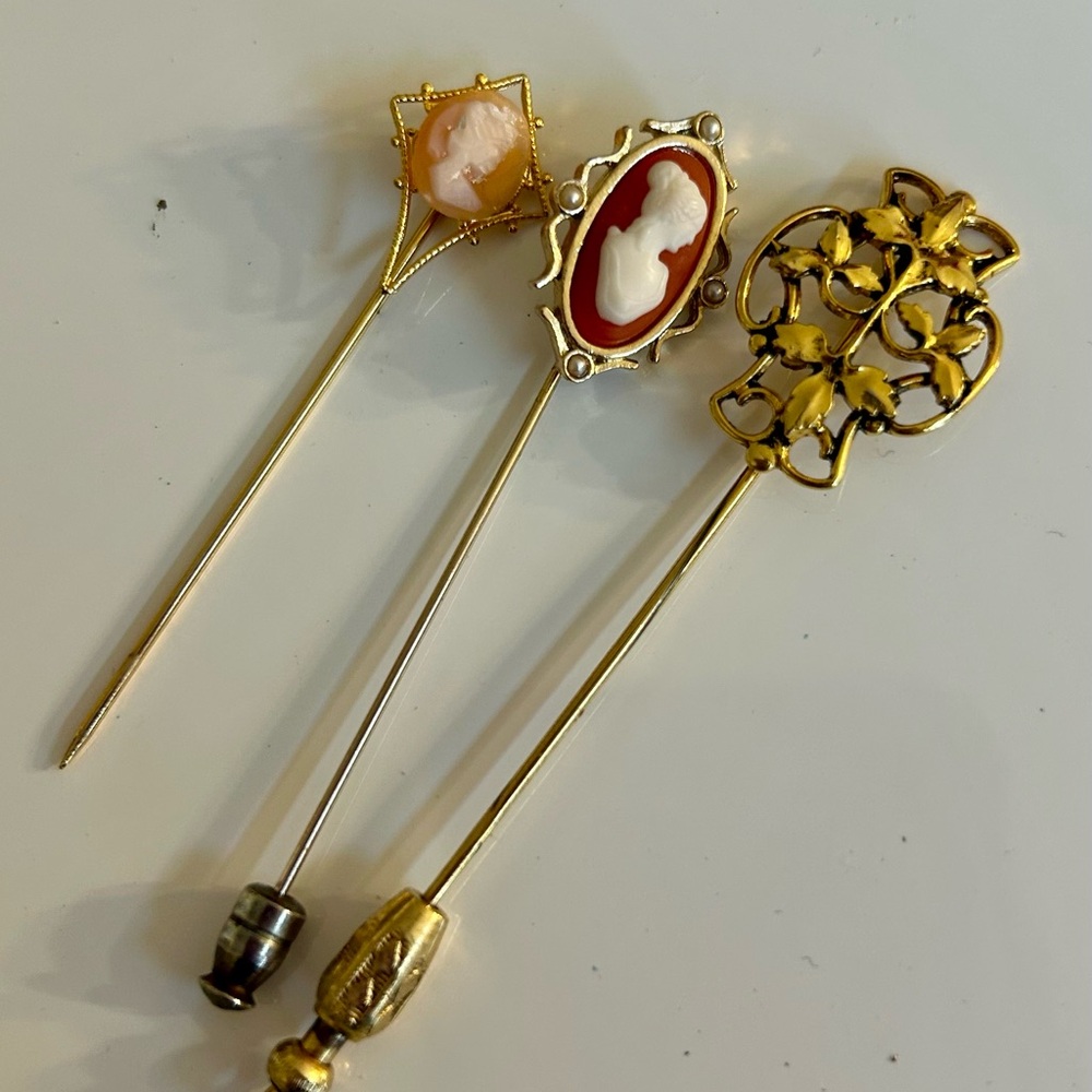 Vintage cameo stick pins Avon - Picture 2 of 4